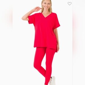 Relaxed V-Neck Short Sleeve Top & Slim Leggings Set in Bright Red